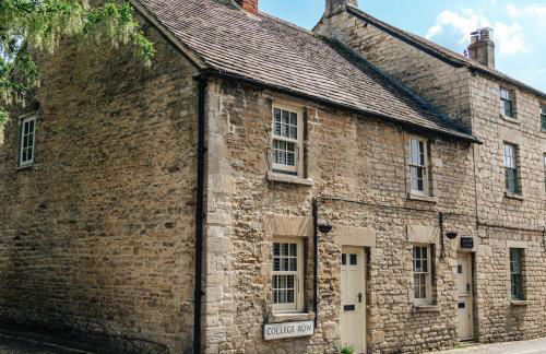 Delightful Cotswold Cottage for two, Log Burner, Garden & Dog Friendly - Photo 6