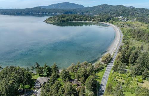 Luxe Beachfront, Hot Tub, Kayaking, Walk to Town - Foto 8