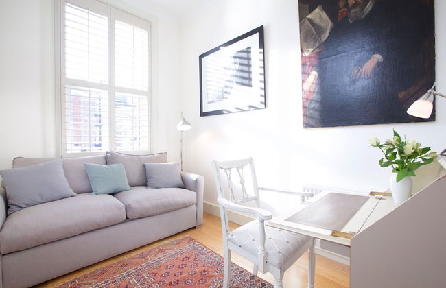 JOIVY English Retro 2BR Apt Near Battersea Park - Photo 20