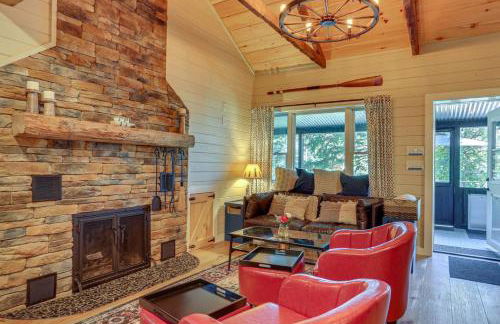 Lakefront Cottage with Dock, Hot Tub and Fire Pit - Foto 13