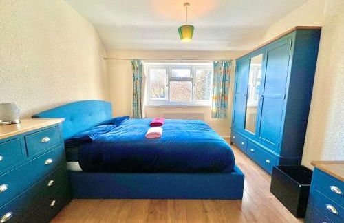 Spacious 3-Bed Family Retreat with Cosy Living and Garden! Free parking - Foto 6