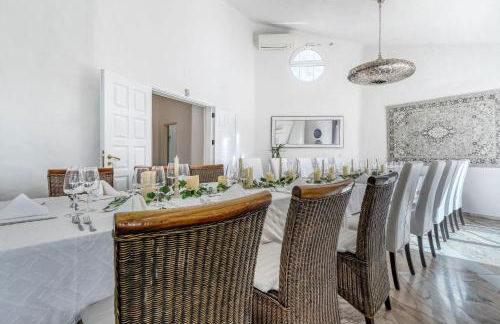 Golfinhos - MAGNIFICENT & SPACIOUS 5 BEDROOM VILLA - Foto 32