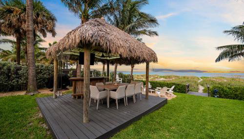 Oceanfront Cocoa Beach Vacation Home Private Beach, Tiki Bar & Family Fun - Foto 4