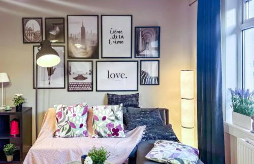 Holly street house with Separate Entrance,Glasgow edge - Foto 1