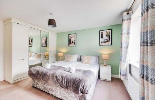 Detached 4 Bedroom 2 Bathroom House - Driveway Parking, Fast WiFi and Smart TV by Yoko Property - Foto 3