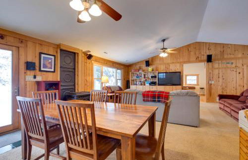 Minocqua Lakefront Cabin with Deck - Foto 10