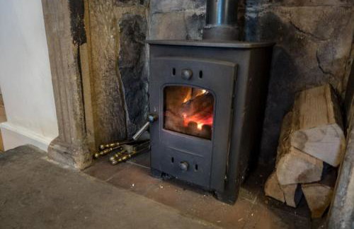 The Cottage on the Square, Wensley - Derbyshire Country Cottage. - Photo 13