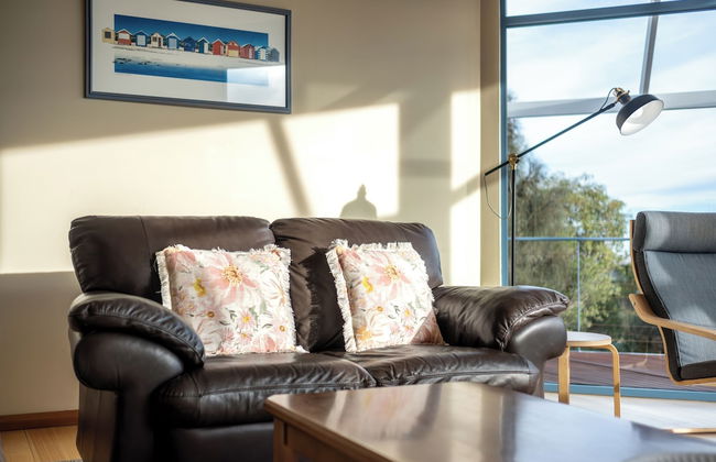 Waterline - Photo 10