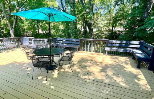 Fayetteville Retreat - Centrally located - Next to Washington Regional Hospital - Photo 24