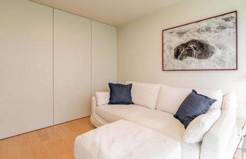 Grand Villa w/ Pool, Garden & Garage by HostWise - Foto 14