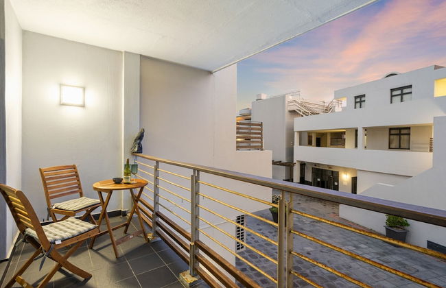 Eden on the Bay 150 by HostAgents - Photo 1