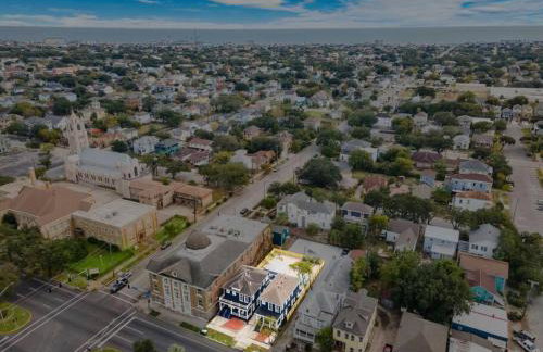 Cozy Home Near Downtown with a Pool and Fire Pit - Foto 37