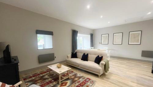 Number 4 Clevedon - Photo 3