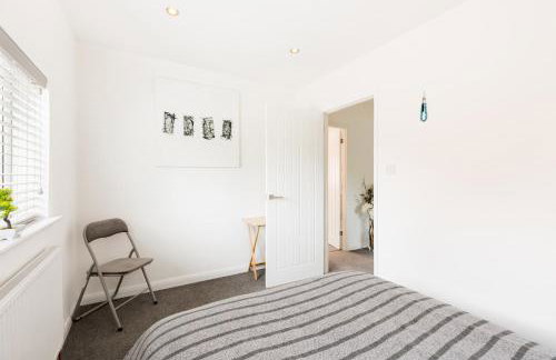 Stylish Modern 2 Bed with Parking - Pass the Keys - Foto 16