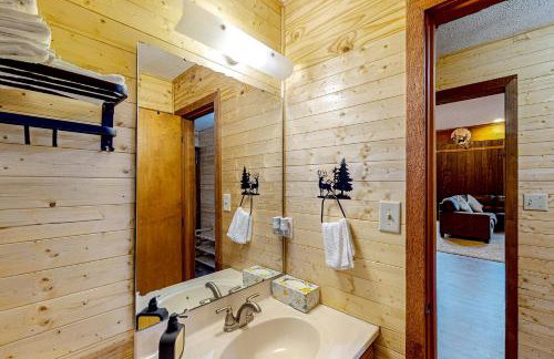 12 Mi to Downtown Hot Tub, Fire Pit Game Room! - Foto 15