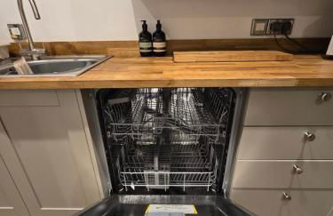 Luxury, Spacious 3 Bedroom, Beachfront Apt with Parking & Courtyard - Shoreside - Foto 10