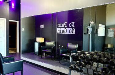 Spacious Loft with Fireplace - near CSU, Playhouse, Progressive field, R&R Hall of Fame with Gym & Sauna and Sleeps 12 - Foto 14