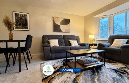 2 Bedroom Ap Close to Woking town with Free Parking - Photo 3