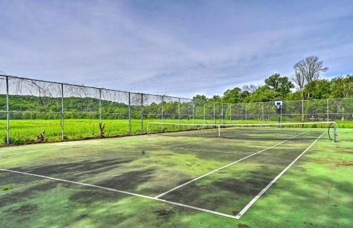 Stunning Wisconsin Retreat on Active Farm! - Foto 31