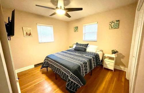 Large Private Ranch - Master Bedroom Suite with King Bed and private Bathroom - Fenced Yard - Pets & Kids Welcome - Pool Table - Foto 6