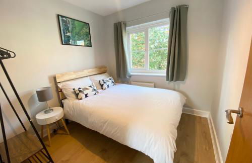 2 Bedroom Flat near Redhill train station, easy access to Gatwick & London - Foto 8