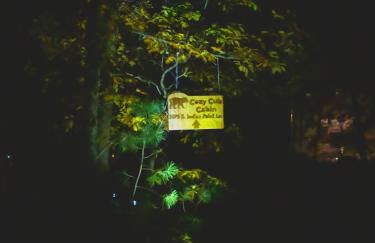 Charming Log Cabin in Tall Pines w Large Deck - Foto 36