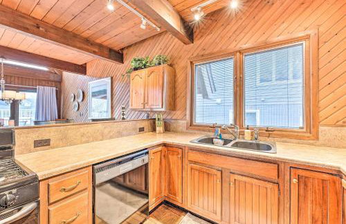 Spacious Syracuse Getaway with Waterfront Deck! - Foto 12