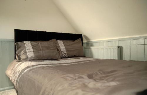 Modern Spacious House - Sleeps 16, Free Parking, Sun Terrace - Foto 28