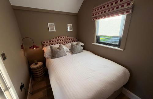 Water Cabin With Water Sports Equipment and Bikes, Bath - Foto 4