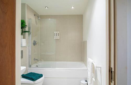 Balcony Waterside 2-Bed Apartment Central Leeds - Foto 19