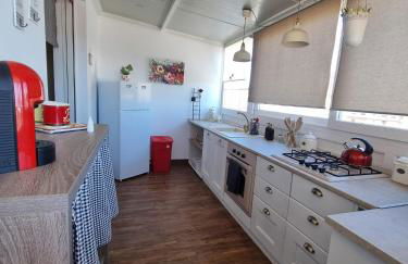 CITY HOUSE & FREE PARKING by Perry-Holiday moderno, panoramico e comodo fino a 6 ospiti - Foto 34