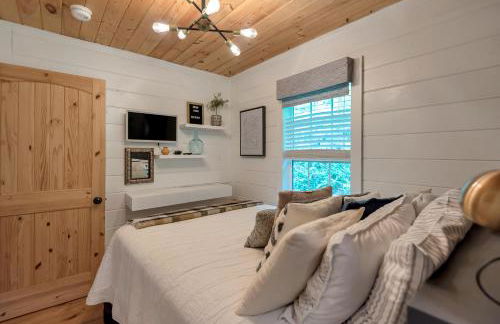 Riverfront Cabin in Crumpler-- Sleeps 6, 30 Mins to West Jefferson - Foto 23