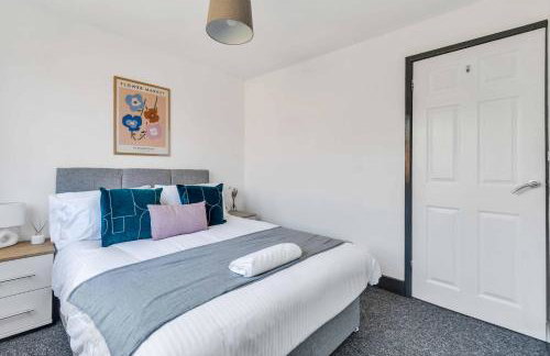 Group-Friendly 4-BR Home with Space & Comfort - Foto 15