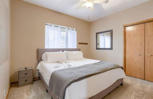 Spacious Pool House with tons of amenities! - Foto 11