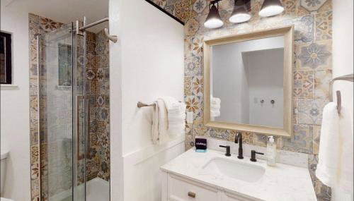 Charming Lakefront Cottage on Quiet Palmer Lake - Foto 3