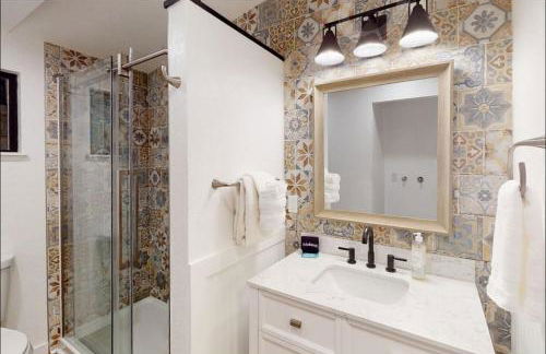 Charming Lakefront Cottage on Quiet Palmer Lake - Foto 3