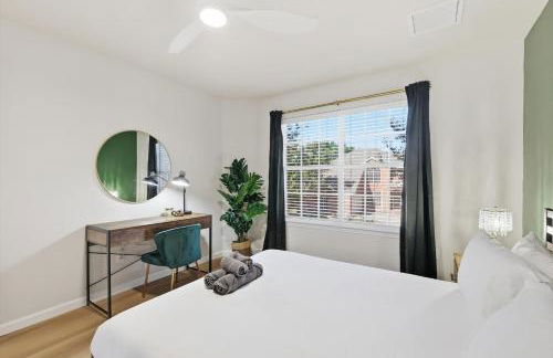 4BR w Pool Cinema Room, Mini Golf & EV - Photo 25