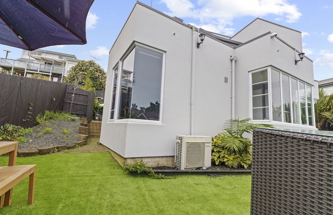 High-end Modern Villa Spa Pool & Views - Photo 47