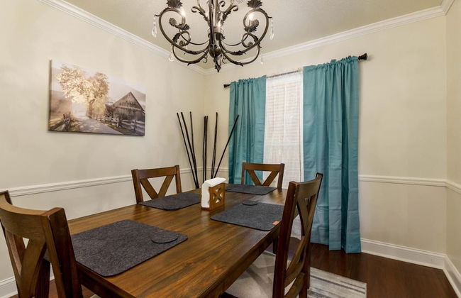 Gorgeous Alabama Home 4 Miles to Stadium Sleeps 8 - Foto 33