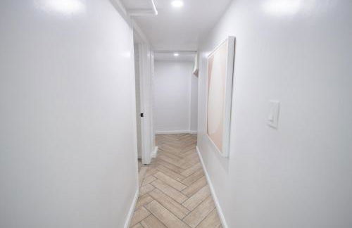 Retro 2 bedroom basement APT with free parking - Foto 18