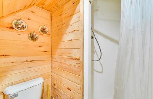 1 Mi to South Twin Lake Cabin with Deck in Trego! - Foto 20