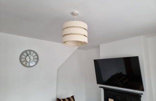 Entire 3 bedroom home with Parking in Welling, London, UK - Photo 71