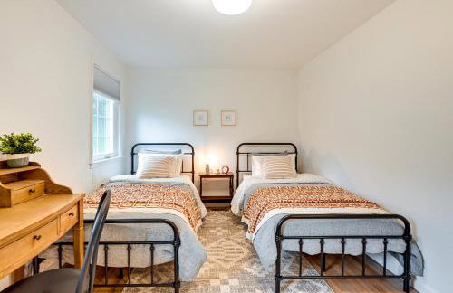 Walk to Shops and Dining Glen Cove Apt with Yard! - Photo 17