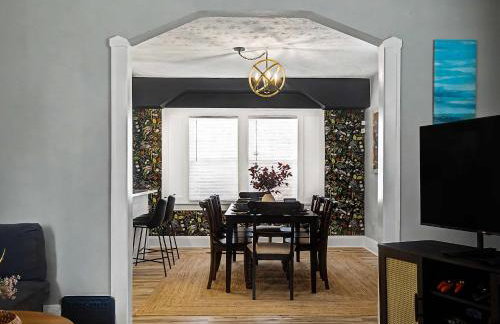 Newly Renovated and Designed Near Downtown - Foto 17