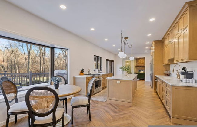 Elegant Spring Stay on Peaceful Retreat - Photo 31