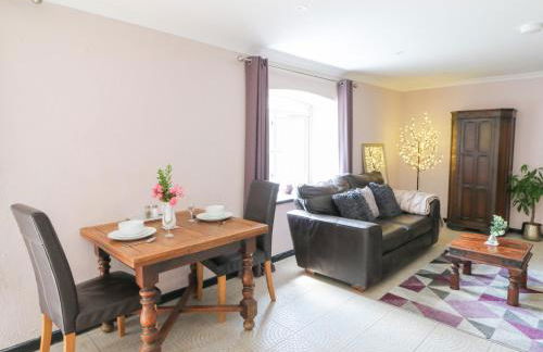 Garden Apartment - Photo 1