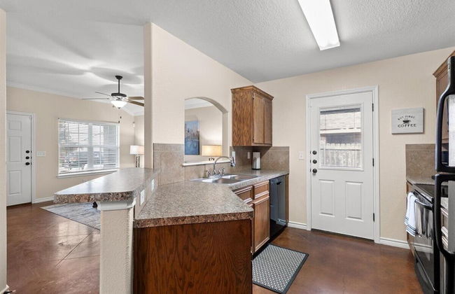 Spacious 3BR Home in Amazing Location - Photo 32