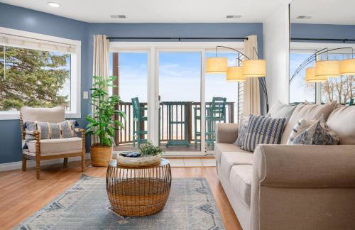 Beach Bliss 211 Balcony Water Views Beach Downtown - Photo 12