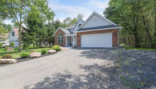 Cozy Poconos Retreat Hot tub, Game room and igloo - Foto 3