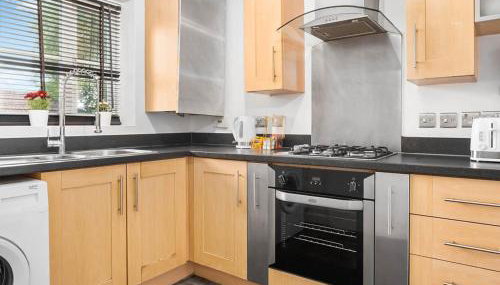 Modern Two Bed House - Garden - Parking - Smart TV - 2GMS - Foto 4, stove